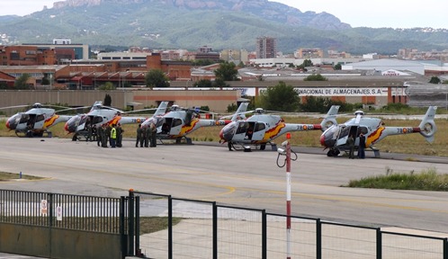 Los cinco Eurocopter EC-120 Colibrí de la Patrulla Aspa, en el Aeropuerto de Sabadell en una anterior edición de la Festa al Cel