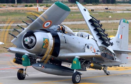 Espectacular imagen del Douglas Skyrider, ayer al llegar a Sabadell / Foto: José Ramón Pérez Ebrí