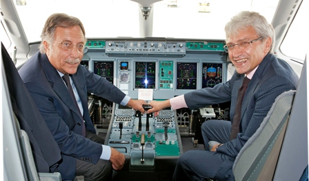 De izquierda a derecha Carmelo Cosentino, presidente, y Nazario Cauceglia, máximo responsable ejecutivo de SuperJet International