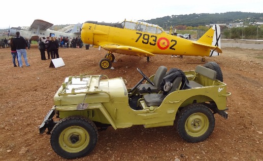 Jeep y North American T-6 Texan