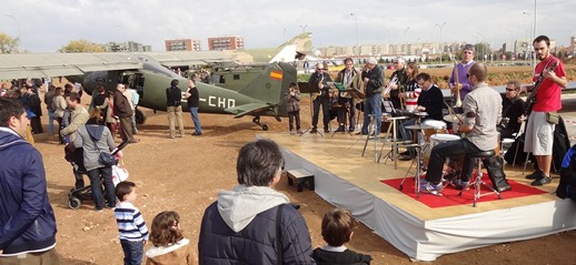 Una big band amenizó y ambientó la exhibición de FPAC