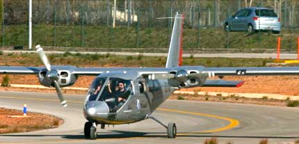 Un bimotor en el aeropuerto de Sabadell