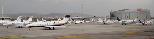 Imagen de la plataforma de Barcelona - El Prat en la que se estacionan los aviones corporativos / Foto: Aena