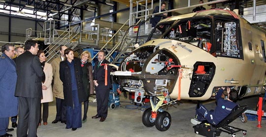 Maria Dolores de Cospedal, el pasado miércoles en la fábrica de Eurocopter de Albacete / Foto: H. Fraile - Gobierno de Castilla - La Mancha