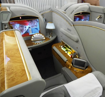 El A380 que vino a Barcelona cuenta con 14 suites privadas de primera clase