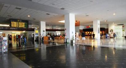 Interior de la terminal de Lanzarote