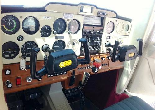 Panel de instrumentos del Cessna 150M de Dreamair