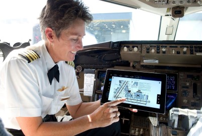 La tableta suprimirá 17 kilos de documentación en papel por piloto