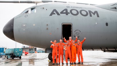 La primera y ultima tripulación del Grizzly 1, entre la que figura el español Ignacio Lombo / Foto: Airbus
