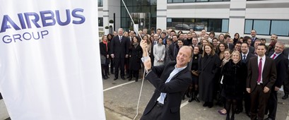 Tom Endres, CEO de Airbus, oficializando el tránsito de EADS a Airbus Group / Foto: Airbus