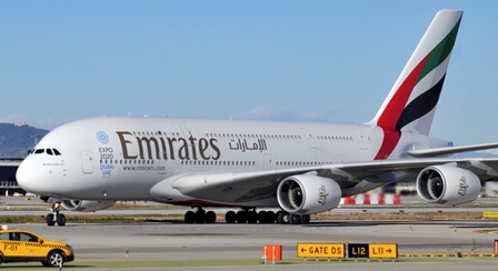 El A380 de Emirates, hoy al llegar a Barcelona