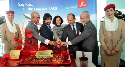 Las autoridades celebran la entrada en servicio del A380 en Barcelona