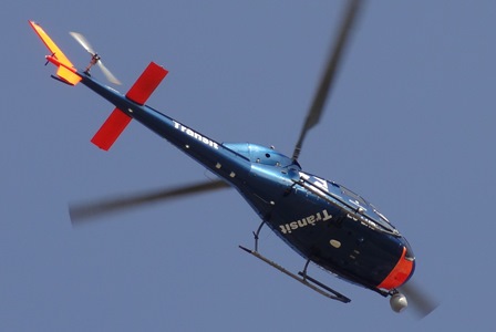 Seguramente este fue el helicóptero que sufrió el ataque. La foto se tomó el 16-2-2014 cuando sobrevolaba Santa Susanna / Foto: JFG