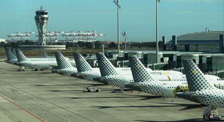 Aviones de Vueling, ayer en el aeropuerto de Barcelona - El Prat / Foto: JFG