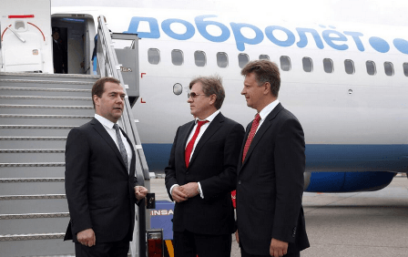 El primer ministro de Rusia, Dimitri Medvedev, visitó el avión antes de volar / Foto: Twitter del Gobierno de Rusia