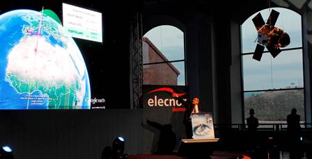 MIguel Belló, director general de Elecnor, explicó el proceso del lanzamiento