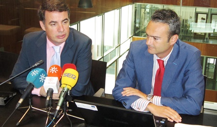 Vicente Fernández y Joaquín Rodríguez, ayer durante la rueda de prensa