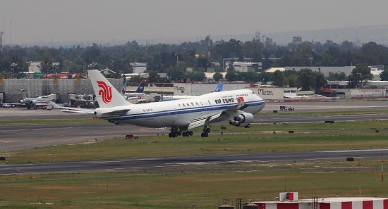 Boeing de 747 de Air China, en ekl Aeropuerto Internacional Ciudad de México / Foto: AICM