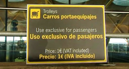 Letrero informativo colocado en el aeropuerto de Madrid-Barajas