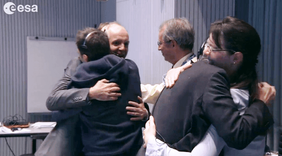 Los responsables de la misión se felicitan / Vídeo ESA