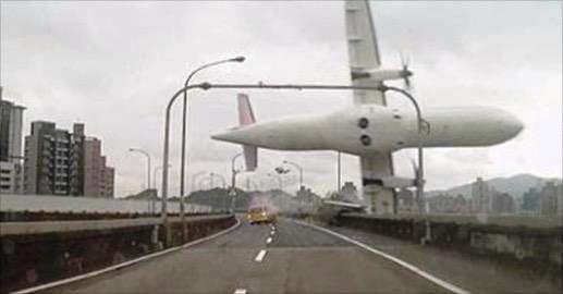 El avión, en el momento del accidente