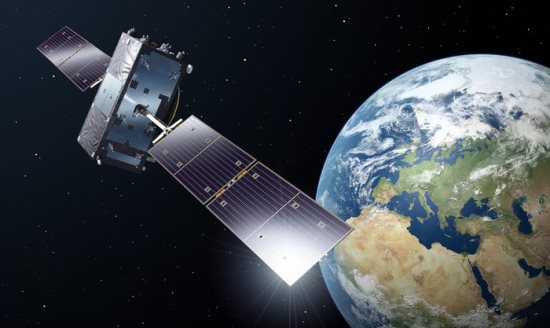 Representación de un satélite Galileo en órbita