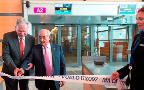 Enrique Román Director de I+D de Boeing y Juan José Hidalgo, Presidente de Globalia en el vuelo inaugural Madrid-Miami con el Boeing 787, hoy en Madrid-Barajas