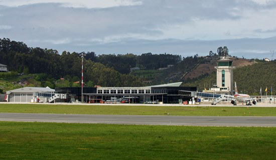 Campo de vuelo del Aeropuerto de A Coruña / Aena