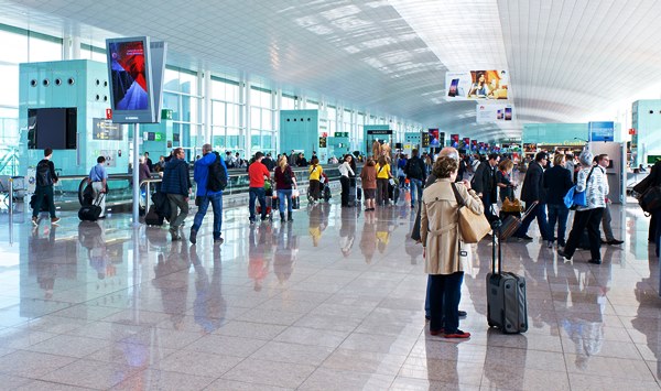 Interior de la Terminal T1 de Barcelona-El Prat / Aena