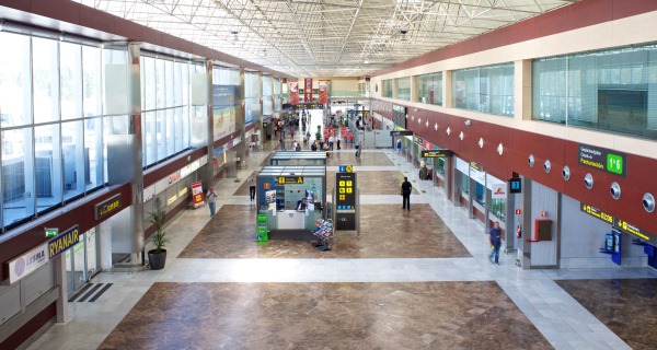 Terminal del Aeropuerto Tenerife Sur / Aena