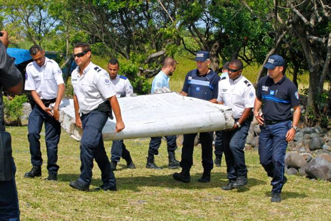 La pieza encontrada se atribuye al flaperón del avión