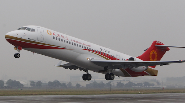 ARJ21_vuelo