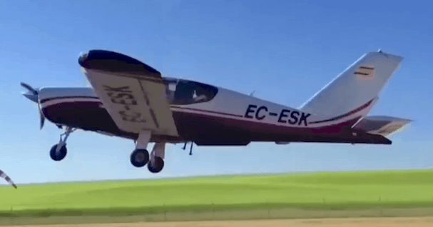 El avión siniestrado, despegando del aeródromo Los Oteros / Captura de pantalla de vídeo