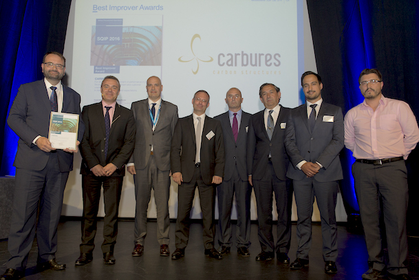 e izquierda a derecha: Roberto Rey (Consejero delegado de Carbures), Therry Gendre (Vicepresidente de Airbus), Javier Moreno (Director General de Carbures Aerospace & Defense), Frank Martin (Vicepresidente de Airbus), Arturo Pastor (Director de Calidad de Carbures), Javier García Baeza (Airbus), Francisco López (Departamento de Calidad de Carbures), Roberto Rodríguez (Airbus) / A. Doumejou