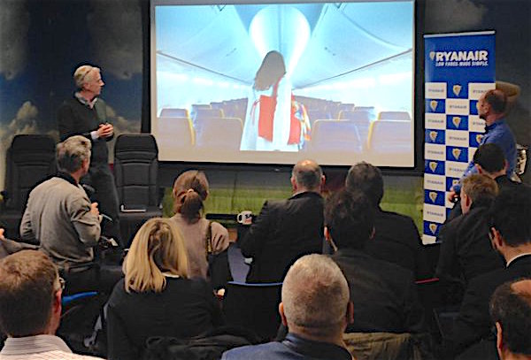 Michael O'Leary, a la izquierda, hoy durante la presentación de los nuevos servicios / Ryanair