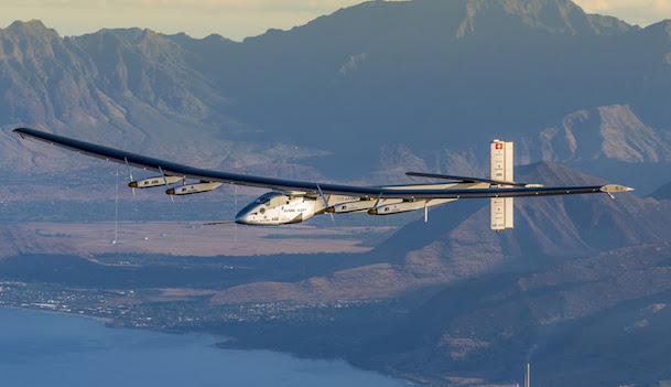 El Solar Impulse 2, durante un vuelo en Hawai