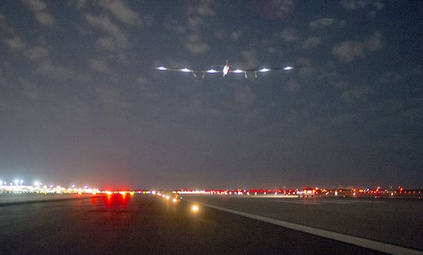 El Solar Impulse 2, tras despegar de Nueva York