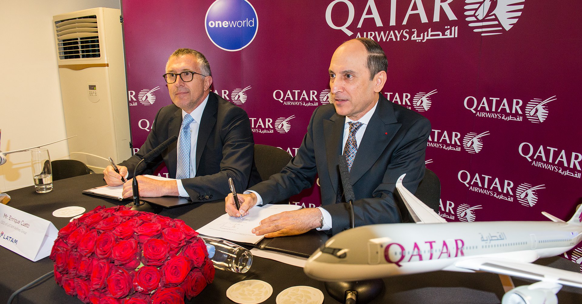 Los CEO de LATAM y Qatar Airways firman el acuerdo