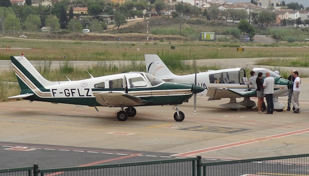 Dos aviones privados franceses, en el Aeropuerto de Sabadell en 2014 / AeroTendencias.com