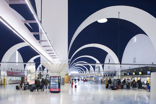 Terminal del Aeropuerto de Sevilla / Aena