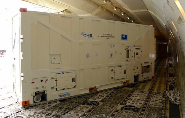 Un contenedor, en el interior del avión / ESA