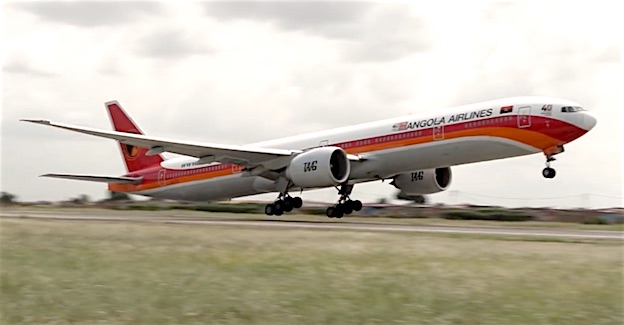 Captura de pantalla de un vídeo promocional de Angola Airlines
