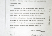 Kennedy felicita a Krushchev